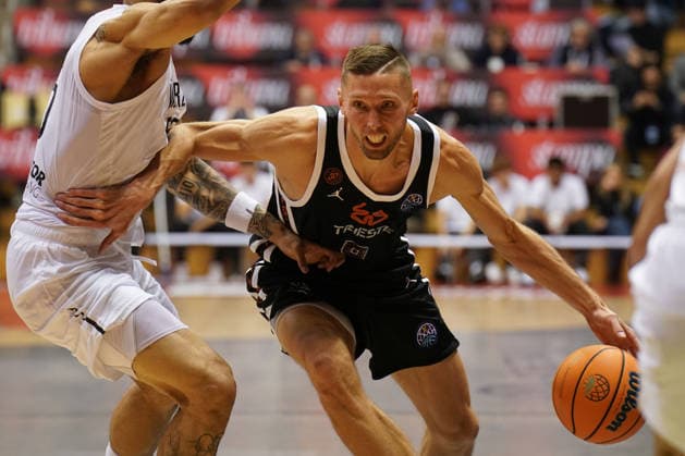 Foto IPP Giada Genzo Trieste 17 12 2025 Basketball Champions League - 2025 2026 Pallacanestro Trieste - Basket Wurzburg nella foto Jarrod UTHOFF - Italy Photo Press - World Copyright - italy ITALY  Copyright: xR4924_italyphotopressx