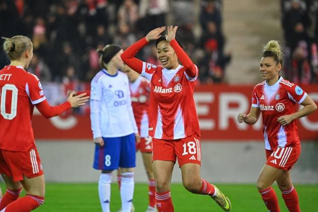Goal celebration Momoko TANIKAWA FCB, after goal to 1 0 with Franziska KETT FCB , re Linda DALLMANN FCB cheering,joy,enthusiasm,action FC Bayern Muenchen Valerenga Oslo Womens Champions League on 17 12 2025 FC Bayern Campus