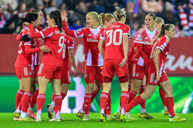 FC Bayern players with goal celebration, celebrate the goal, goal, celebration, jubilation over the goal to 1 0 by Momoko TANAKINAWA FC Bayern, FCB, 18 1 v li , optimistic, action, action, 17 12 2025, Munich Germany , Football, UEFA Womens Champions League, League Phase 6 Matchday, FC Bayern Munich Valerenga IF xslx