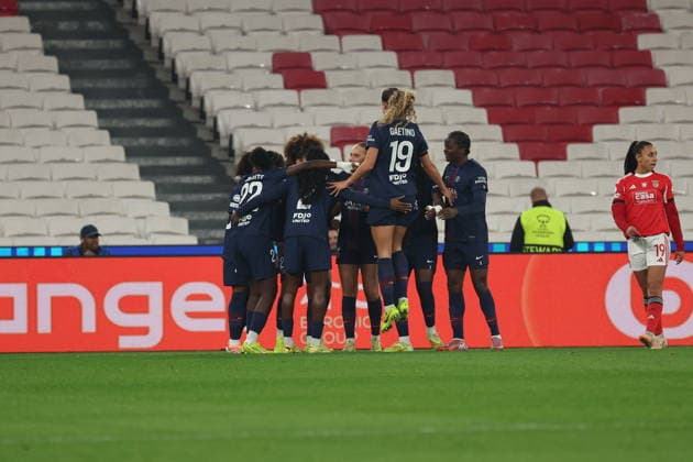 PSG team celebrating a goal during the match between SL Benfica Womens team and PSG Womens team, valid for Womens Champions League 2025 2026 at Estadio do Lisboa e Benfica on 17 December 2025. Lisboa Estadio do Sport Lisboa de Benfica Lisboa Portugal Copyright: xIMAGOx xPRIMExSPORTSxIMAGESx xFILIPExOLIVEIRAx