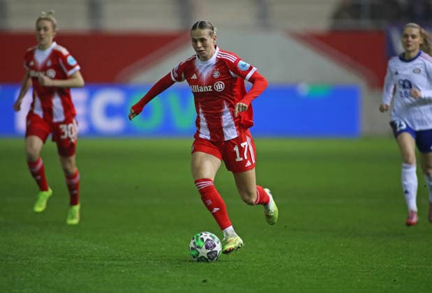 Football, Women, Womens Champions League, Matchday 3, Season 2025 2026, FC Bayern Munich Valerengal, Valerenga, Campus Klara Bühl Buehl FC Bayern Munich with ball in attack