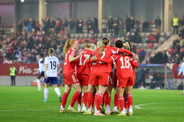 Celebration for the 1-0 goal by Momoko Tanikawa FC Bayern Muenchen, 18 , GER, FC Bayern Muenchen vs Valerenga IF, Football, UEFA Womens Champions League, League phase, Matchday 6, 2025 2026 season, 17 12 2025, GER, FC Bayern Muenchen vs Valerenga IF, Football, UEFA Womens Champions League, League phase, Matchday 6, 2025 2026 season, 17 12 2025 Muenchen Copyright: xEibner-Pressefoto JennixMaulx EP_JML