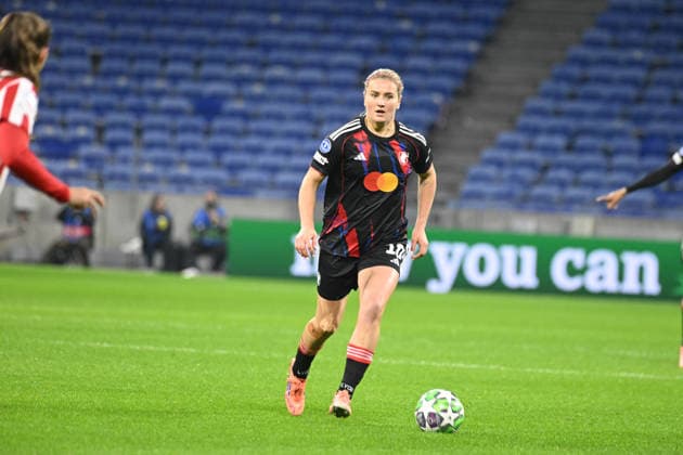 Football : OL Lyonnes v Atletico Madrid - UEFA Womens champions league Lindsey Heaps of Lyon training during the UEFA Womens champions league match between OL Lyonnes and Atletico Madrid at Groupama Stadium Decines Charpieu Lyon France on December 17, 2025 LYONFrance  Copyright: xMouradxAllilix