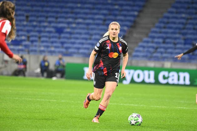 Football : OL Lyonnes v Atletico Madrid - UEFA Womens champions league Lindsey Heaps of Lyon training during the UEFA Womens champions league match between OL Lyonnes and Atletico Madrid at Groupama Stadium Decines Charpieu Lyon France on December 17, 2025 LYONFrance  Copyright: xMouradxAllilix
