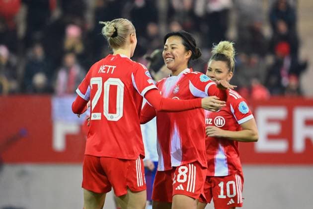 Goal celebration Momoko TANIKAWA FCB,right after goal to 1 0 with Franziska KETT FCB , right Linda DALLMANN FCB , cheering,joy,enthusiasm,action FC Bayern Muenchen Valerenga Oslo Football Womens Champions League on 17 12 2025 FC Bayern Campus Â