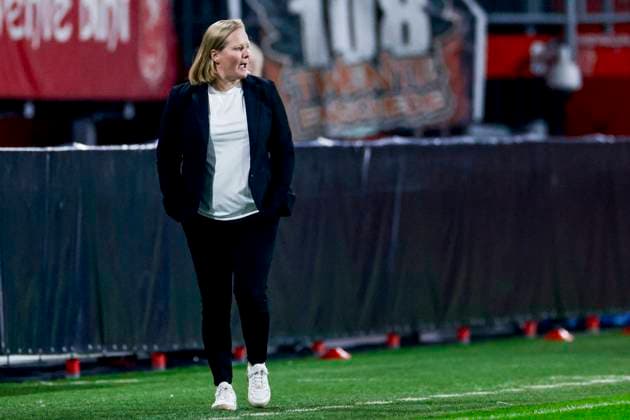 head coach Corina Dekker of FC Twente looks on FC Twente v Real Madrid CF, UEFA Women s Champions League 2025 26 League Phase MD6, FC Twente v Real Madrid CF, FC Twente Stadium, December 17, 2025, Enschede, Netherlands.