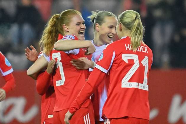 Goal celebration Stine BALLISAGER FCB,3 with Franziska KETT FCB and Pernile HARDER FCB , after goal to 2 0, cheering,joy,enthusiasm,action FC Bayern Muenchen Valerenga Oslo Football Womens Champions League on 17 12 2025 FC Bayern Campus