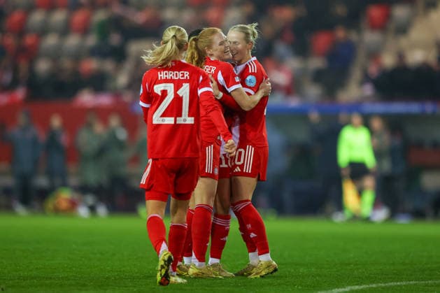 Celebration for the 2-0 goal by Stine Ballisager FC Bayern Muenchen, 03 , GER, FC Bayern Muenchen vs Valerenga IF, Football, UEFA Womens Champions League, League phase, Matchday 6, 2025 2026 season, 17 12 2025, GER, FC Bayern Muenchen vs Valerenga IF, Football, UEFA Womens Champions League, League phase, Matchday 6, 2025 2026 season, 17 12 2025 Muenchen Copyright: xEibner-Pressefoto JennixMaulx EP_JML