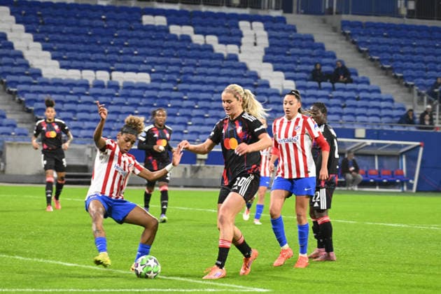 Football : OL Lyonnes v Atletico Madrid - UEFA Womens champions league Lindsey Heaps of Lyon training during the UEFA Womens champions league match between OL Lyonnes and Atletico Madrid at Groupama Stadium Decines Charpieu Lyon France on December 17, 2025 LYONFrance  Copyright: xMouradxAllilix