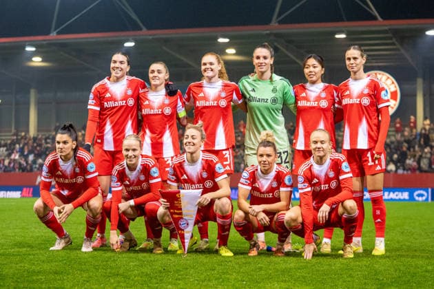 FC Bayern team photo h l Vanessa Gilles 2 Bayern , Georgia Stanway 31 FC Bayern , Stine Ballisager 3 Bayern , Ena Mahmutovic 32 Bayern , Momoko Tanikawa 18 Bayern , Klara Bühl 17 FC Bayern v l Jovana Damnjanovic 9 Bayern , Franziska Kett 20 Bayern , Carolin Simon 30 FC Bayern , Linda Dallmann 10 FC Bayern and Pernille Harder 21 Bayern in action at the UEFA Womens Champions League match FC Bayern Munich Valerenga IF on 17 12 2025 Munich FC Bayern Campus Bayern Germany