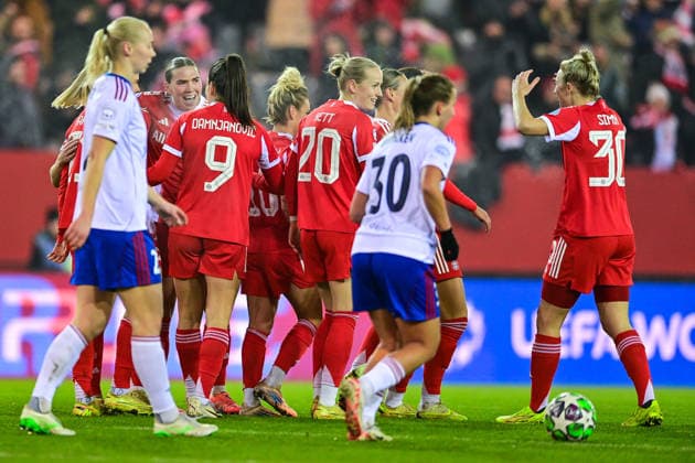 FC Bayern players celebrating the goal, celebrating, goal celebration, celebrate the goal, goal, celebration, celebrating the goal to 2 0 by Stine Ballisager PEDERSEN FC Bayern, FCB, 3 covered , optimistic, action, ActionPlayers of Valerenga looking disappointed, disappointment, frustration, disappointed, pessimistic, 17 12 2025, Munich Germany , Football, UEFA Womens Champions League, League Phase 6 Matchday, FC Bayern München Valerenga IF xslx