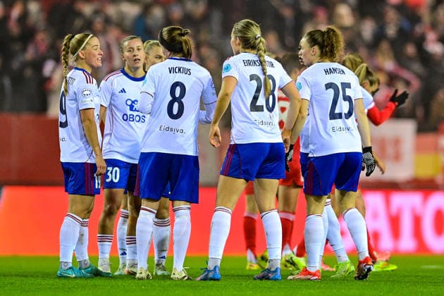 Valerenga players looking disappointed after conceding the 2-0 goal, disappointment, frustration, disappointed, pessimistic, 17 12 2025, Munich Germany , Football, UEFA Womens Champions League, League Phase 6 Matchday, FC Bayern München Valerenga IF xslx
