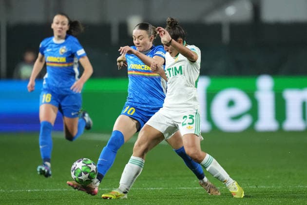 St. Polten s Kess Elmore AS Roma s Valentina Bergamaschi during the Uefa Women™s Champions League soccer match between Roma and St. Pölten at the Rome s Tre Fontane stadium, Italy - Wednesday December 17, 2025 - Soccer ( Photo by Alfredo Falcone LaPresse )  Copyright: xAlfredoxFalcone LaPressex