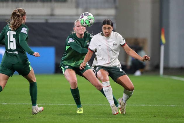 VfL vs Chelsea, CL Women Wolfsburg, 17 12 2025, FOOTBALL VfL Wolfsburg vs FC Chelsea, Champions League Women, Season 2025 26 Camilla Küver VfL Wolfsburg , Sam Kerr Chelsea Wolfsburg