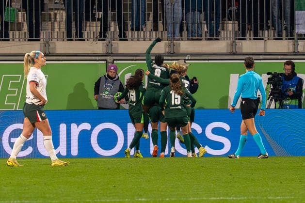 Germany, Football, UEFA, Womens Champions League, Matchday 6 2025 2026 VfL Wolfsburg Chelsea FC on 17 12 in Wolfsburg AOK Stadion Goal 1 0 Alexandra Popp VfL Wolfsburg 11 Goal celebration Copyright: xSvenxHeidmannx