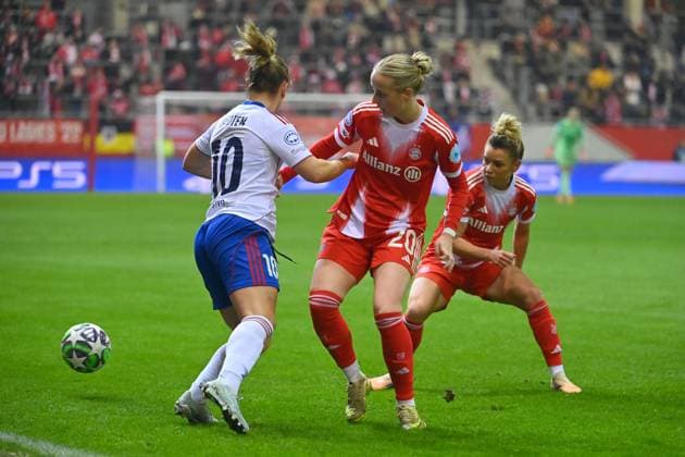 Franziska KETT FCB , action,duel against Olaug TVEDTEN Valerenga FC Bayern Muenchen Valerenga Oslo Womens Champions League on 17 12 2025 FC Bayern Campus