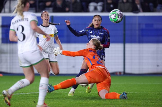 251217 UWCL OH Leuven vs Arsenal Olivia Smith (15) of Arsenal scores a goal (0-1) during the soccer match between OH Leuven (BEL) and Arsenal (ENG), league phase match day 6, 2025-2026 season of UEFA Womens Champions League , on Wednesday 17 December 2025 in LEUVEN , Belgium . PHOTO SPORTPIX Sevil Oktem LEUVEN Belgium  Copyright: xSevilxOktemx SOK-0858