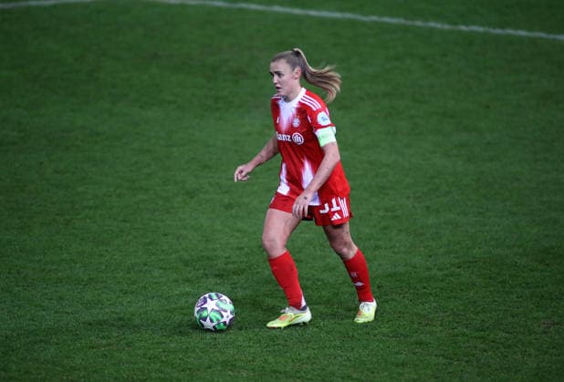 Football, Women, Women Champions League, Matchday 3, Season 2025 2026, FC Bayern Munich Valerengal, Valerenga, Campus Georgia Stanway FC Bayern Munich with ball in attack