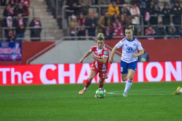 Linda Dallmann 10 FC Bayern and Linn Vickius 10 Valerenga in action at the UEFA Womens Champions League match FC Bayern Munich Valerenga IF on 17 12 2025 Munich FC Bayern Campus Bayern Germany
