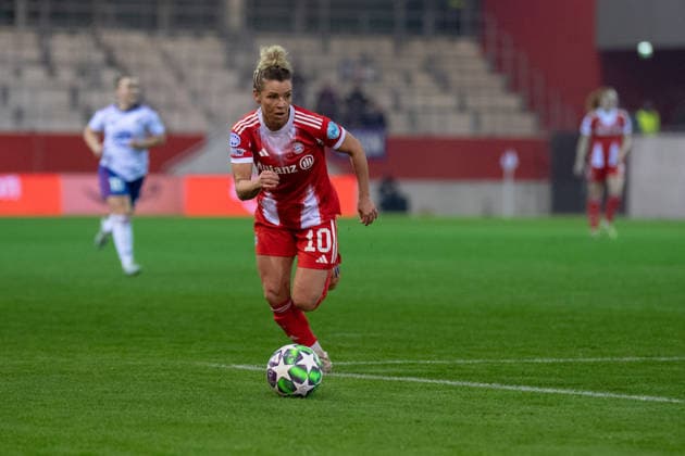 Linda Dallmann 10 FC Bayern in action at the UEFA Womens Champions League match FC Bayern Munich Valerenga IF on 17 12 2025 Munich FC Bayern Campus Bayern Germany