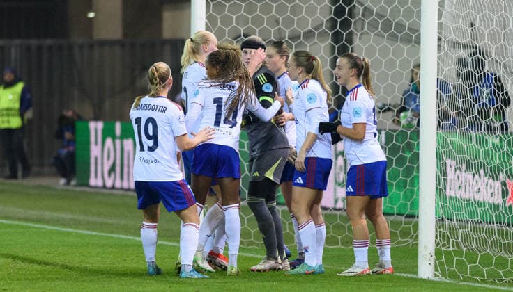 Players of Valerenga after Goalkeeper Tove Enblom (1 Valerenga) saved a penalty during the UEFA Womens Champions League league phase match between FC Bayern Munich and Valerenga at FC Bayern Campus in Munich, Germany. Copyright: xSvenxBeyrich SPPx Sportspressphoto_SPR74756
