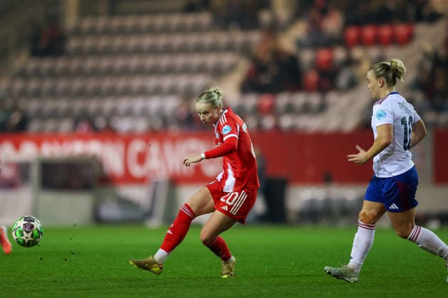 Franziska Kett FC Bayern Muenchen, 20 with Olaug Tvedten Valerenga IF, 10 , GER, FC Bayern Muenchen vs Valerenga IF, Football, UEFA Womens Champions League, League Phase, Matchday 6, Season 2025 2026, 17 12 2025, GER, FC Bayern Muenchen vs Valerenga IF, Football, UEFA Womens Champions League, League Phase, Matchday 6, Season 2025 2026, 17 12 2025 Muenchen Copyright: xEibner-Pressefoto JennixMaulx EP_JML