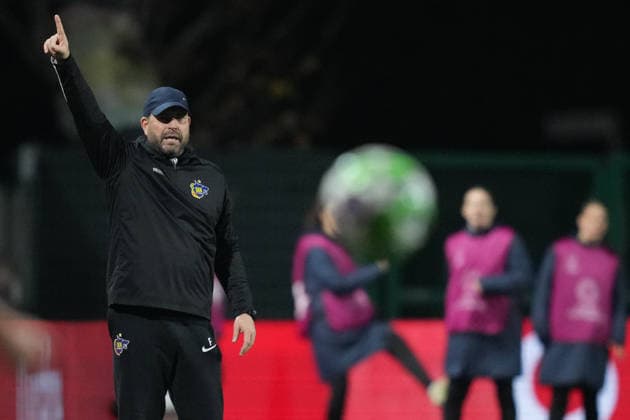 St. Polten s head coach Laurent Fassotte during the Uefa Women™s Champions League soccer match between Roma and St. Pölten at the Rome s Tre Fontane stadium, Italy - Wednesday December 17, 2025 - Soccer ( Photo by Alfredo Falcone LaPresse )  Copyright: xAlfredoxFalcone LaPressex