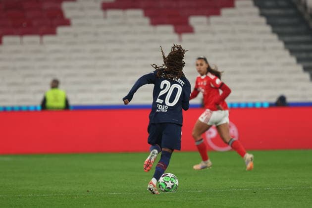 Tara Elimbi ( Paris Saint-Germain FC ) in action during the match between SL Benfica Womens team and PSG Womens team, valid for Womens Champions League 2025 2026 at Estadio do Lisboa e Benfica on 17 December 2025. Lisboa Estadio do Sport Lisboa de Benfica Lisboa Portugal Copyright: xIMAGOx xPRIMExSPORTSxIMAGESx xFILIPExOLIVEIRAx