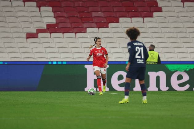 Diana Gomes ( SL Benfica Womens team ) in action during the match between SL Benfica Womens team and PSG Womens team, valid for Womens Champions League 2025 2026 at Estadio do Lisboa e Benfica on 17 December 2025. Lisboa Estadio do Sport Lisboa de Benfica Lisboa Portugal Copyright: xIMAGOx xPRIMExSPORTSxIMAGESx xFILIPExOLIVEIRAx