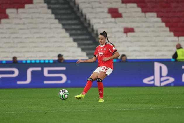Diana Gomes ( SL Benfica Womens team ) in action during the match between SL Benfica Womens team and PSG Womens team, valid for Womens Champions League 2025 2026 at Estadio do Lisboa e Benfica on 17 December 2025. Lisboa Estadio do Sport Lisboa de Benfica Lisboa Portugal Copyright: xIMAGOx xPRIMExSPORTSxIMAGESx xFILIPExOLIVEIRAx