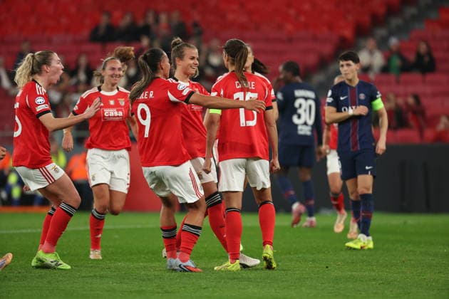 SL Benfica team celebrating a goal during the match between SL Benfica Womens team and PSG Womens team, valid for Womens Champions League 2025 2026 at Estadio do Lisboa e Benfica on 17 December 2025. Lisboa Estadio do Sport Lisboa de Benfica Lisboa Portugal Copyright: xIMAGOx xPRIMExSPORTSxIMAGESx xFILIPExOLIVEIRAx