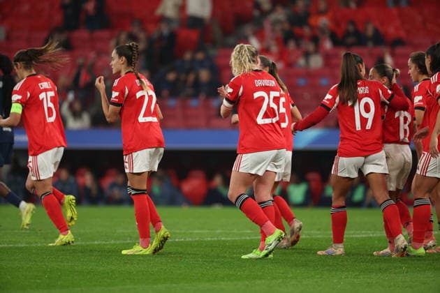 SL Benfica team celebrating a goal during the match between SL Benfica Womens team and PSG Womens team, valid for Womens Champions League 2025 2026 at Estadio do Lisboa e Benfica on 17 December 2025. Lisboa Estadio do Sport Lisboa de Benfica Lisboa Portugal Copyright: xIMAGOx xPRIMExSPORTSxIMAGESx xFILIPExOLIVEIRAx