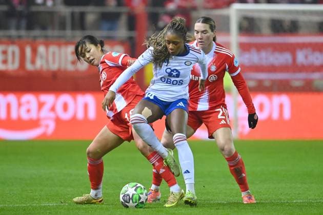 from left Momoko TANIKAWA FCB , Mawa SESAY Valerenga , Vanessa GILLES FCB , action,duel FC Bayern Muenchen Valerenga Oslo Womens Champions League on 17 12 2025 FC Bayern Campus