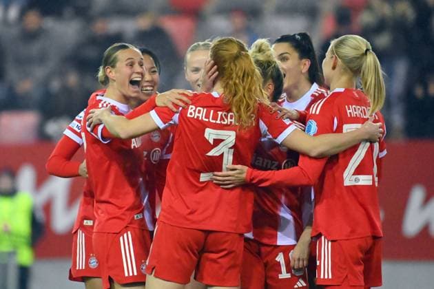 collective goal celebration around Stine BALLISAGER FCB after scoring 2 0 with left Klara BUEHL FCB ,Momoko TANIKAWA FCB , right Jovana DAMNJANOVIC FCB , Pernile HARDER FCB cheering,joy,enthusiasm,action FC Bayern Muenchen Valerenga Oslo Womens Champions League on 17 12 2025 FC Bayern Campus