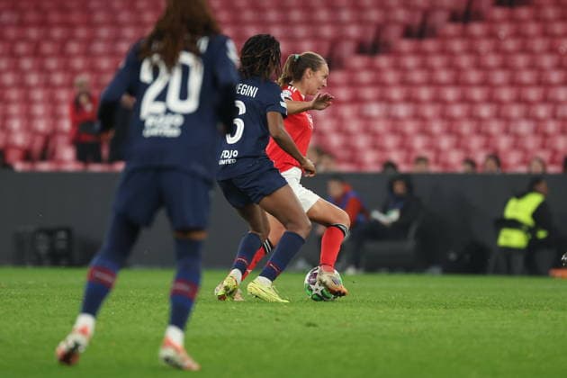 Marit Lund ( SL Benfica Womens team ) in action during the match between SL Benfica Womens team and PSG Womens team, valid for Womens Champions League 2025 2026 at Estadio do Lisboa e Benfica on 17 December 2025. Lisboa Estadio do Sport Lisboa de Benfica Lisboa Portugal Copyright: xIMAGOx xPRIMExSPORTSxIMAGESx xFILIPExOLIVEIRAx