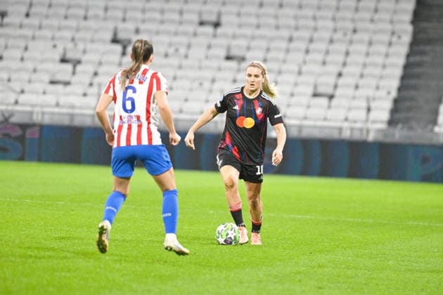 Football : OL Lyonnes v Atletico Madrid - UEFA Womens champions league Lindsey Heaps of Lyon training during the UEFA Womens champions league match between OL Lyonnes and Atletico Madrid at Groupama Stadium Decines Charpieu Lyon France on December 17, 2025 LYONFrance  Copyright: xMouradxAllilix
