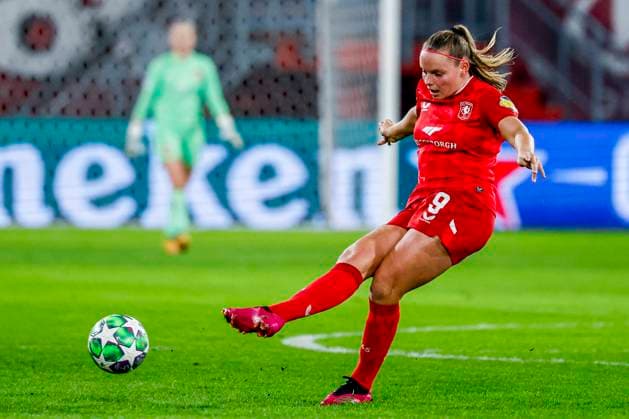 Jaimy Ravensbergen of FC Twente passes the ball FC Twente v Real Madrid CF, UEFA Women s Champions League 2025 26 League Phase MD6, FC Twente v Real Madrid CF, FC Twente Stadium, December 17, 2025, Enschede, Netherlands.