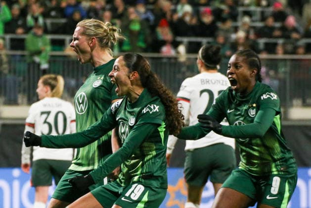 17 12 2025, xgrfx, Football UEFA WomenÂs Champions League, VfL Wolfsburg FC Chelsea v l Tor, Alexandra Popp VfL Wolfsburg DFL DFB REGULATIONS PROHIBIT ANY USE OF PHOTOGRAPHS as IMAGE SEQUENCES and or QUASI VIDEO Wolfsburg