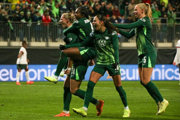 17 12 2025, xgrfx, Football UEFA WomenÂs Champions League, VfL Wolfsburg FC Chelsea v l Tor, Alexandra Popp VfL Wolfsburg DFL DFB REGULATIONS PROHIBIT ANY USE OF PHOTOGRAPHS as IMAGE SEQUENCES and or QUASI VIDEO Wolfsburg