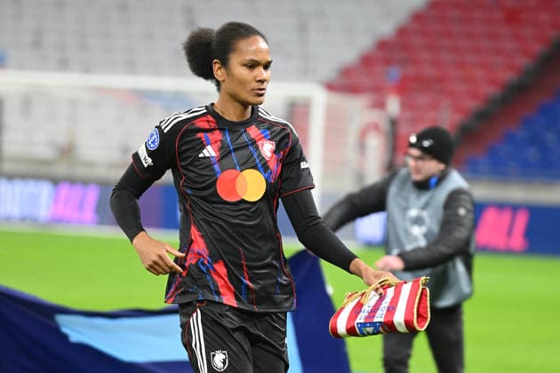 Football : OL Lyonnes v Atletico Madrid - UEFA Womens champions league Wendie RENARD of Lyon during the UEFA Womens champions league match between OL Lyonnes and Atletico Madrid at Groupama Stadium Decines Charpieu Lyon France on December 17, 2025 LYONFrance  Copyright: xMouradxAllilix