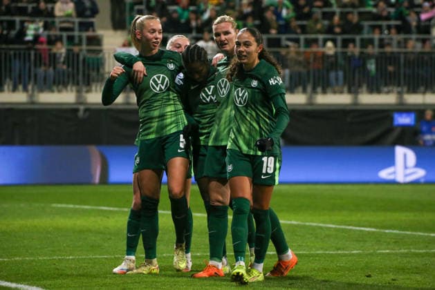 17 12 2025, xgrfx, Football UEFA WomenÂs Champions League, VfL Wolfsburg FC Chelsea v l Tor, Alexandra Popp VfL Wolfsburg DFL DFB REGULATIONS PROHIBIT ANY USE OF PHOTOGRAPHS as IMAGE SEQUENCES and or QUASI VIDEO Wolfsburg