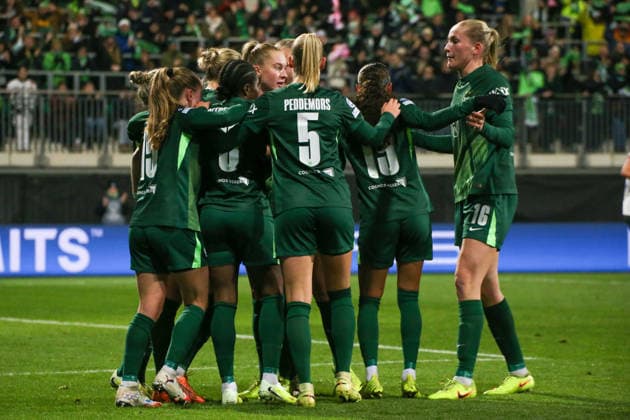 17 12 2025, xgrfx, Football UEFA WomenÂs Champions League, VfL Wolfsburg FC Chelsea v l Tor, Alexandra Popp VfL Wolfsburg DFL DFB REGULATIONS PROHIBIT ANY USE OF PHOTOGRAPHS as IMAGE SEQUENCES and or QUASI VIDEO Wolfsburg