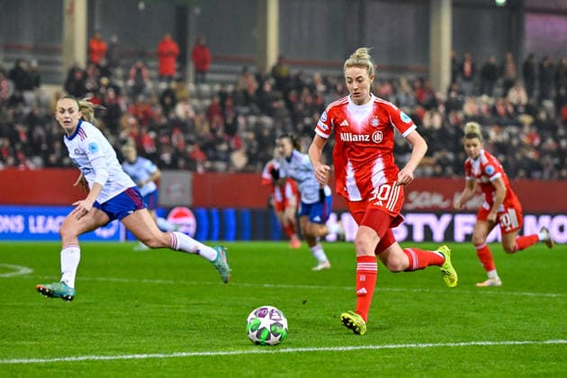 from left Michaela KOVACS Valerenga, 3 Carolin SIMON FC Bayern, FCB, 30 on the ball, 17 12 2025, Munich Germany , Football, UEFA Womens Champions League, League Phase 6 Matchday, FC Bayern München Valerenga IF xslx