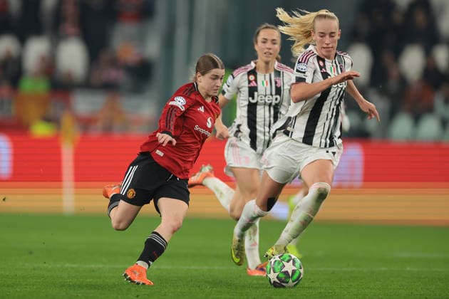 Turin, Italy, 17th December 2025. Jess Park of Manchester United, ManU takes on Amalie Jorgensen Vangsgaard of Juventus during the Juventus Women vs Manchester United Women UEFA Womens Champions League match at Juventus Stadium, Turin. Picture credit should read: Jonathan Moscrop Sportimage EDITORIAL USE ONLY. No use with unauthorised audio, video, data, fixture lists, club league logos or live services. Online in-match use limited to 120 images, no video emulation. No use in betting, games or single club league player publications. SPI_034_JM_JUVE_MANUTD_UWCL SPI-4364-0034