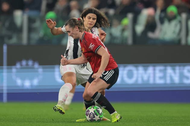 Turin, Italy, 17th December 2025. Eva Schatzer of Juventus challenges Elisabeth Terland of Manchester United, ManU during the Juventus Women vs Manchester United Women UEFA Womens Champions League match at Juventus Stadium, Turin. Picture credit should read: Jonathan Moscrop Sportimage EDITORIAL USE ONLY. No use with unauthorised audio, video, data, fixture lists, club league logos or live services. Online in-match use limited to 120 images, no video emulation. No use in betting, games or single club league player publications. SPI_036_JM_JUVE_MANUTD_UWCL SPI-4364-0036
