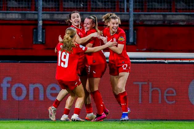 Jaimy Ravensbergen of FC Twente celebrates with teammates after scoring her teams first goal FC Twente v Real Madrid CF, UEFA Women s Champions League 2025 26 League Phase MD6, FC Twente v Real Madrid CF, FC Twente Stadium, December 17, 2025, Enschede, Netherlands.