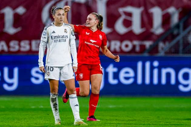 Filippa Angeldahl of Real Madrid looks dejected after conceding her sides first goal and Jaimy Ravensbergen of FC Twente celebrates FC Twente v Real Madrid CF, UEFA Women s Champions League 2025 26 League Phase MD6, FC Twente v Real Madrid CF, FC Twente Stadium, December 17, 2025, Enschede, Netherlands.