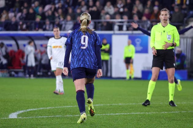 251217 UWCL OH Leuven vs Arsenal Beth Mead (9) of Arsenal celebrating her goal (0-2) during the soccer match between OH Leuven (BEL) and Arsenal (ENG), league phase match day 6, 2025-2026 season of UEFA Womens Champions League , on Wednesday 17 December 2025 in LEUVEN , Belgium . PHOTO SPORTPIX Sevil Oktem LEUVEN Belgium  Copyright: xSevilxOktemx SOK-1090