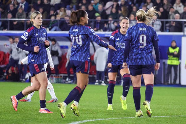 251217 UWCL OH Leuven vs Arsenal Arsenal players celebrating the goal of Beth Mead (9) of Arsenal (0-2) during the soccer match between OH Leuven (BEL) and Arsenal (ENG), league phase match day 6, 2025-2026 season of UEFA Womens Champions League , on Wednesday 17 December 2025 in LEUVEN , Belgium . PHOTO SPORTPIX Sevil Oktem LEUVEN Belgium  Copyright: xSevilxOktemx SOK-1097