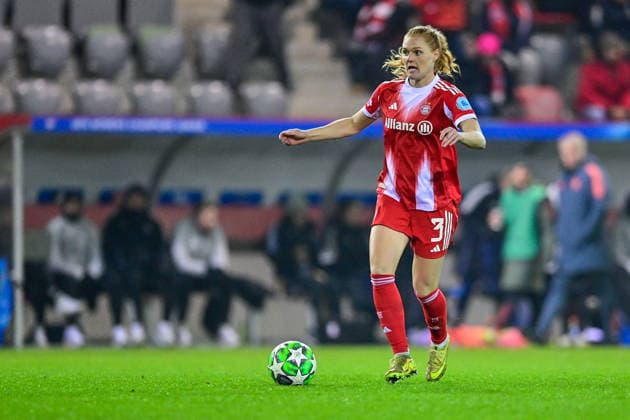 Stine Ballisager PEDERSEN FC Bayern, FCB, 3 on the ball, cropped, full body, single image, action, action, 17 12 2025, Munich Germany , Football, UEFA Womens Champions League, League Phase 6 Matchday, FC Bayern Munich Valerenga IF xslx